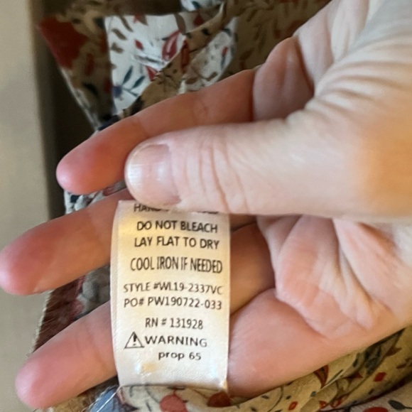 LIKE NEW Wishlist Tie Front Blouse - Picture 4 of 10